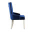 Chaise en tissu bleu avec finition platine antique, design Kd, dossier haut, siège fixe de hauteur standard, siège rembourré à motif uni et garniture cloutée, anneau de traction extérieur, bouton de tablier à l'intérieur, bas