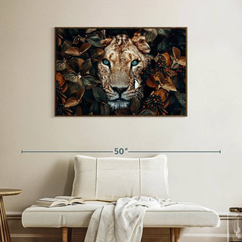 Lionne I, Cadre flottant noyer, 40 po x 27 po