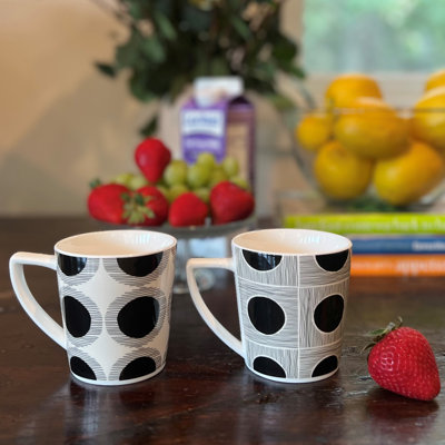 2 Piece Black Dots and Lines Mugs