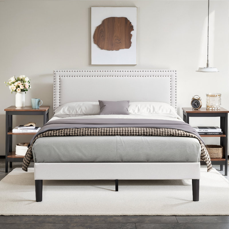 Lit rembourré avec 2 tables de chevet - Ensemble de chambre à coucher moderne, Blanc / Brun, Grand lit
