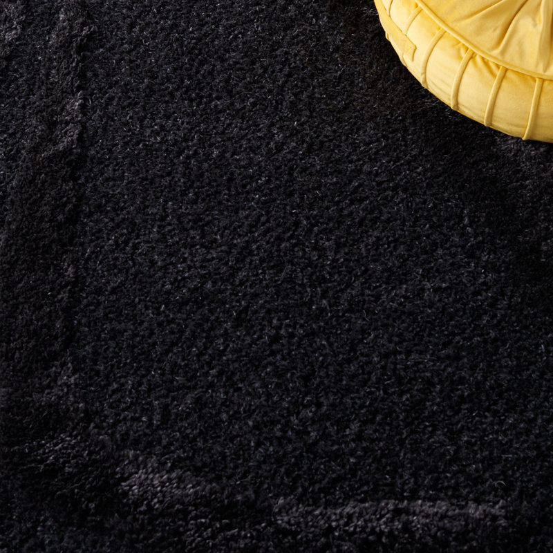 Tapis noir tissé à la machine Amberjo, Rectangle 5 pi 3 po x 7 pi 6 po