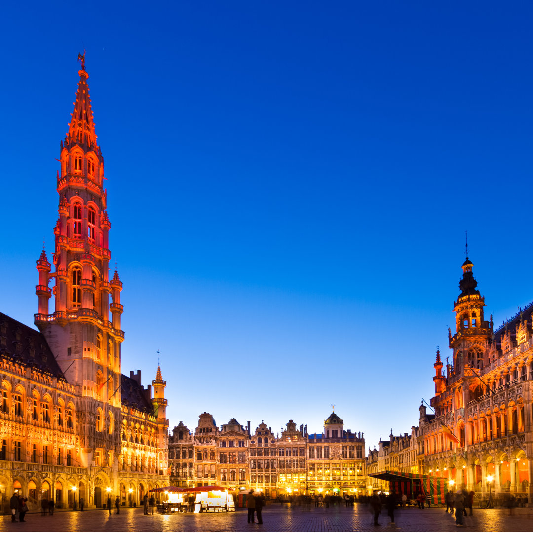 Grote Markt, Belgien, Europa. von Kasto80 - Wrapped Canvas Photograph