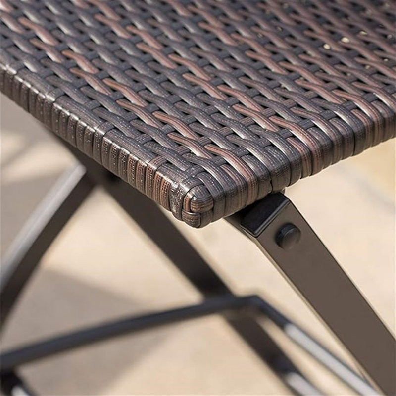 Chaise pliante en osier pour l'extérieur