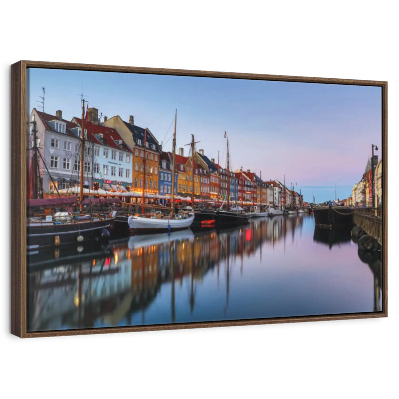 Nyhavn New Harbor, Cadre flottant en noyer, 40 po x 27 po