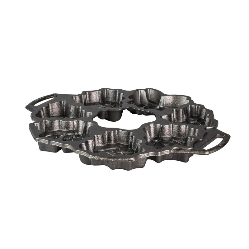 7 Cakelet Cast Iron Holiday Wreath Pan