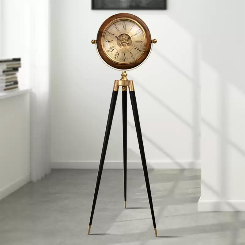 Horloge de sol style américain à trois pieds