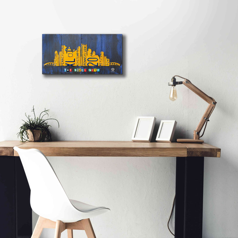 «Pittsburgh Skyline Licence Art» par Design Turnpike, H 12 po x l 24 po x P 0,75 po