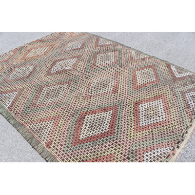 Kilim turc rétro avec des tons de vert vif, idéal pour les grands espaces de salon - un tapis tribal avec une influence Oushak