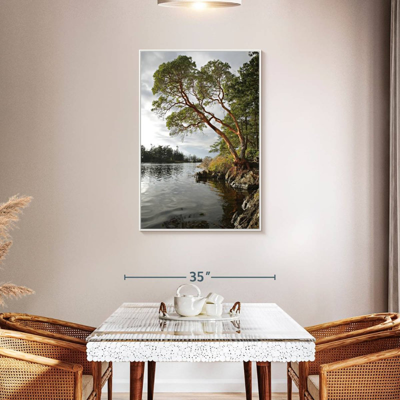 Arbousier au bord de l'eau, Cadre flottant blanc, 29" x 43"