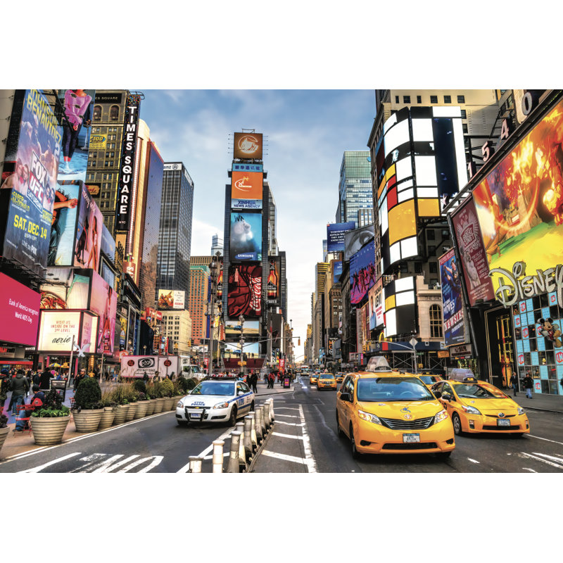 Avenue Busy Intersection In NY, reproduction d'art encadrée, H 12 po x l 18 po x P 1 po, Cadre noir