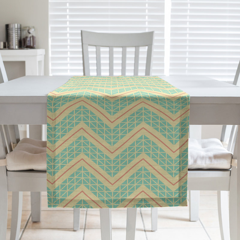 Chemin de table à chevrons à la main classic Stephenie, 16 po x 90 po, Vert olive / orange / jaune