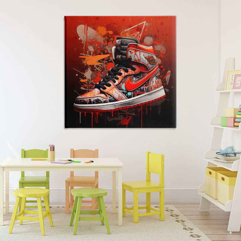Toile Shades Of Red Sneaker, design par Creative Studio, H 36 po x l 36 po