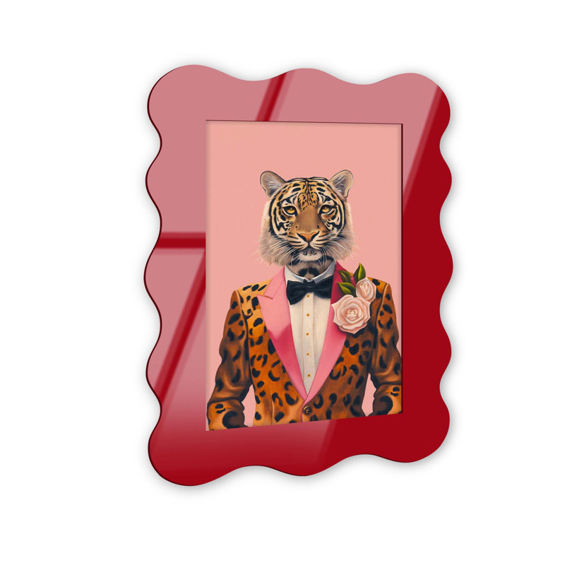 Cadre mural en acrylique Fancy Tiger par NOTORIART, H 27,5 po x l 19,5 po, Courbée, Rouge