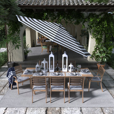 Parasol de patio 11 'en bronze avec inclinaison automatique et manivelle à Cabana Sunbrella classique