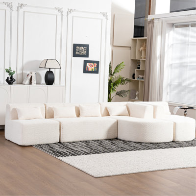 Meuble de salon beige de 144 po - Combinable avec deux chaises longues et cinq coussins, matériau, base pour combiner le tissu High Boucle, soutien ferme