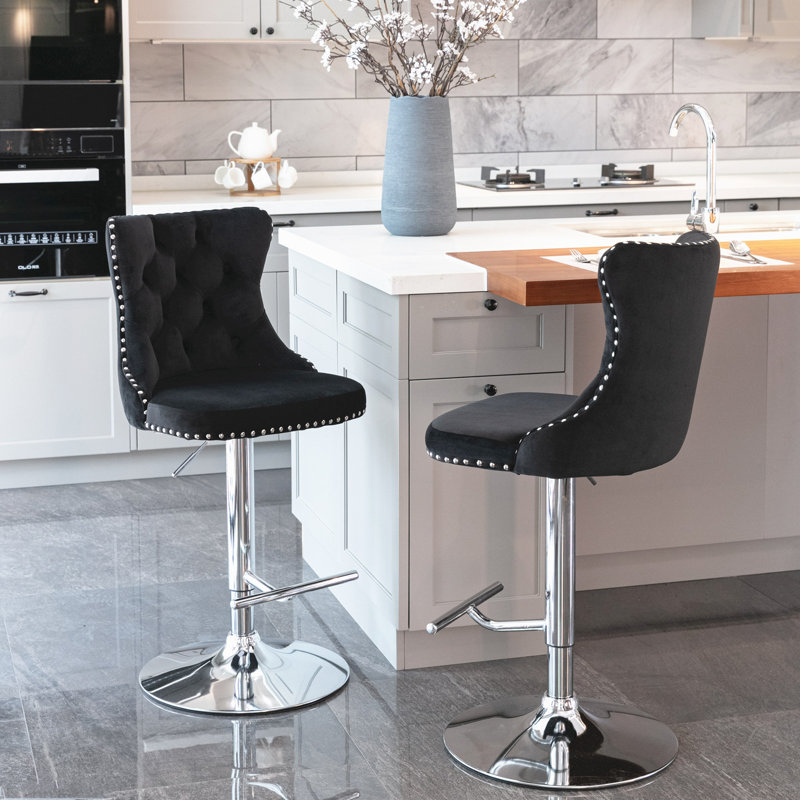 Ensemble de 2 tabourets de bar pivotants noirs en velours - siège réglable de 25 à 33 pouces de hauteur, capitonné avec dossier, tabourets de bar modernes à base chromée pour îlot de cuisine et pub pour la maison