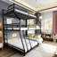 Lit triple en noir, long et court, peu encombrant, look moderne, idéal pour les petites chambres, lit en métal noir, facile à assembler, échelles encastrées, pièces de rangement