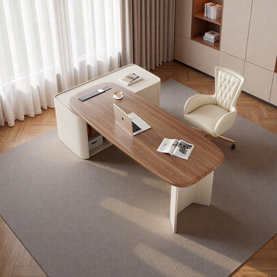 Spacious and Ergonomic Design Desk
