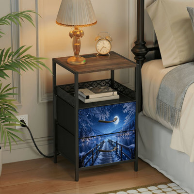 Table de chevet 2 tiroirs avec station de charge, table de chevet pour chambre avec ports USB et amp; «Outlets Open Shelf» noir, table de chevet avec Snowy Winter Lake Pier sous la pleine lune et ciel étoilé