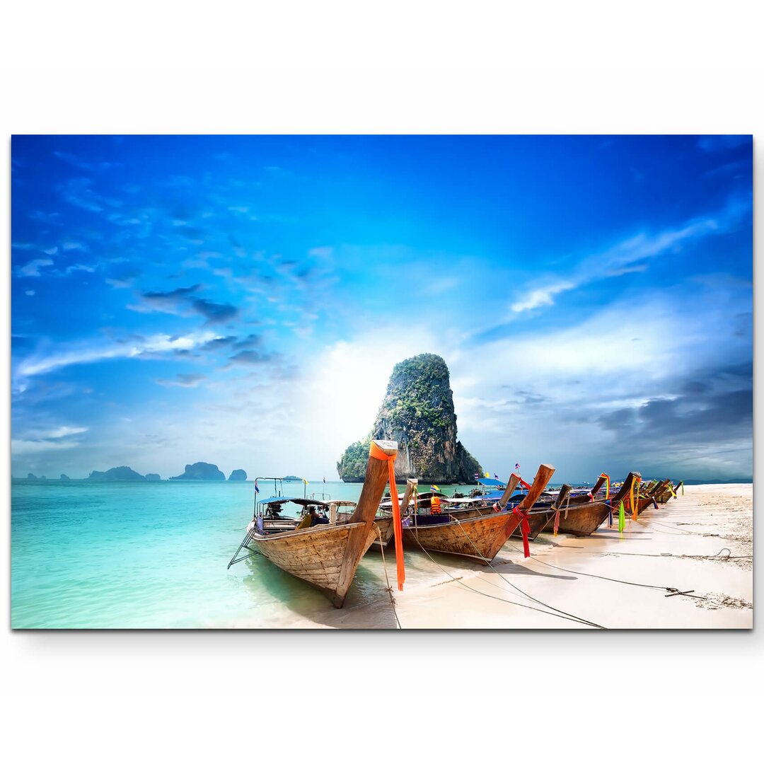 Leinwandbild Paradiesischer Sandstrand mit Booten – Thailand