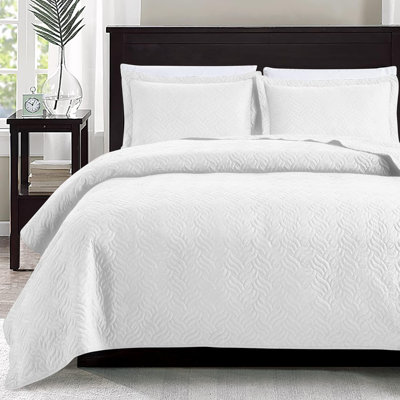 Quilts For Queen Bed White Bedspreads - Soft Bed Summer Lightweight Bedspread Comforter - Modern Style Wave Pattern Coverlet For All Season - 3 Pieces (1 Quilt, 2 Pillow Shams)