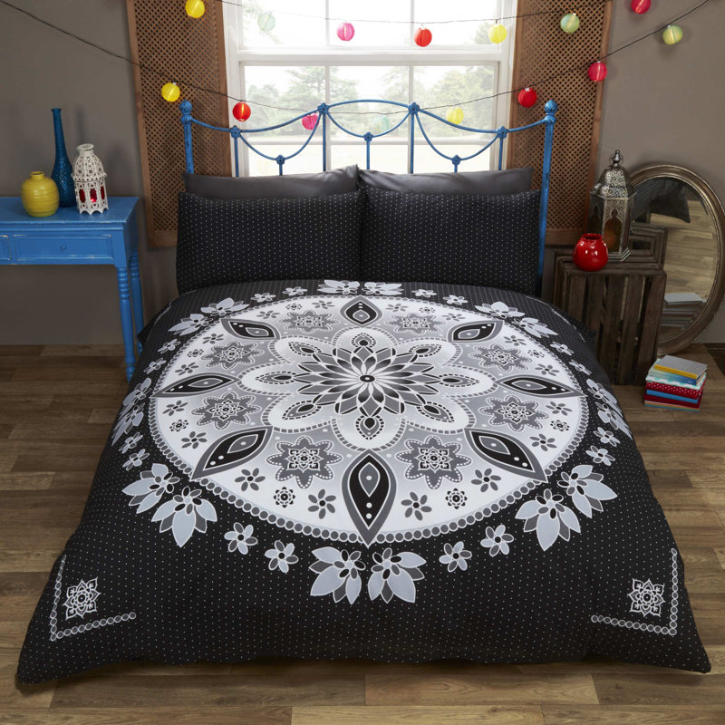 Latitude Vive Spokane Floral Duvet Cover Set with Pillowcases, King Duvet Cover + 2 Standard Pillowcases, Red