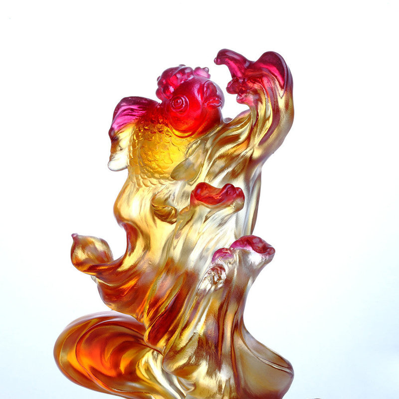 Upstream in Song Crystal Goldfish, Amber