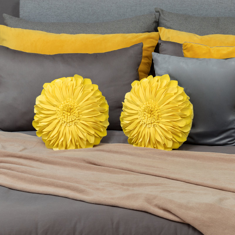 Housse et insert décoratif décoratif 3D Floral, H 14 po x l 14 po, Jaune d'œuf - velours