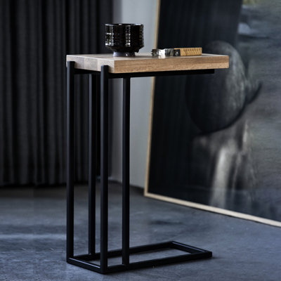 Table d'appoint en chêne avec conception facile à placer sur l'accoudoir, finition savonneuse solide, structure en métal noir, bonnes collations et boissons, profondeur de 16,62 po, largeur, hauteur de 23,81 po, chaise longue astucieuse de 10,87 lb,