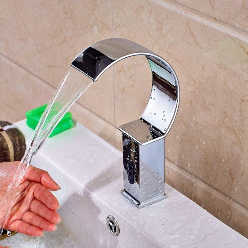 Système de valve de douche thermostatique avec deux commandes et poignées levier modernes