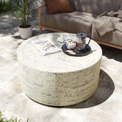 Table basse d'extérieur en oxyde de magnésium 28 po avec surface texturée en pierre naturelle, ronde, blanc cassé