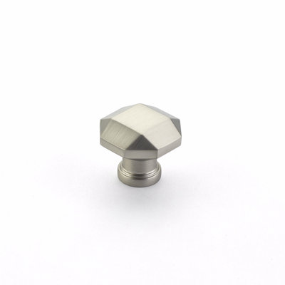 Poignée d'armoire géométrique 1-1 / 4 po Schaub Menlo