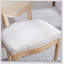 Chaise avec cadre en bois massif de style français avec peinture antique, tissu en lin et dossier en rotin pour une assise élégante
