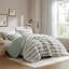 Couette 3 pièces à rayures teintées, dos en microfibre douce et certifiée. Confort de sommeil optimal. Taille double/queen. Couleurs neutres. Finition froissée. Facile à utiliser et d'entretien. Décoration intérieure.