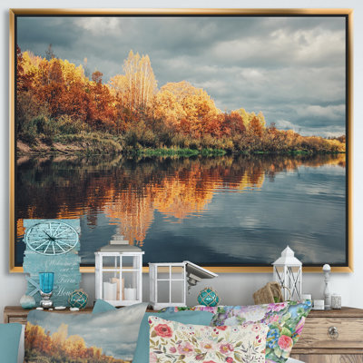 Pittoresque forêt d'automne par la rivière - reproduction de photo sur toile