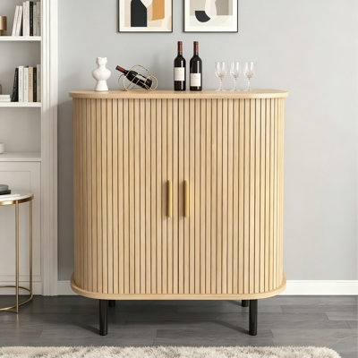 Bar à vin naturel cannelé, station de café moderne avec porte-bouteilles