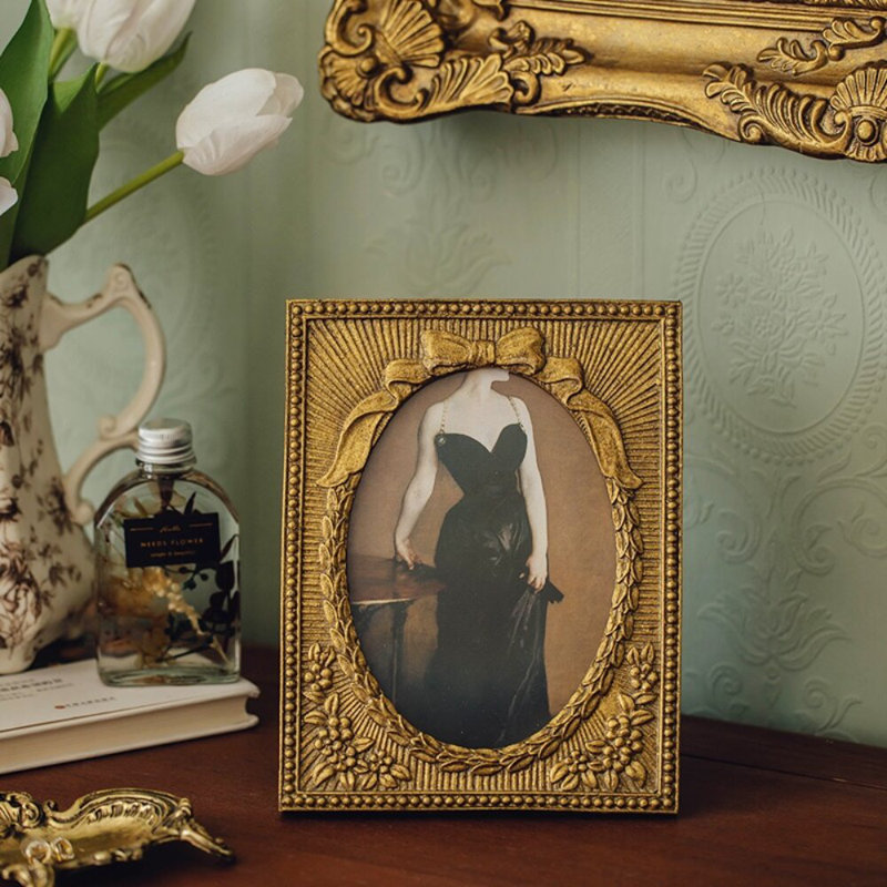Yuriko Photo Frame