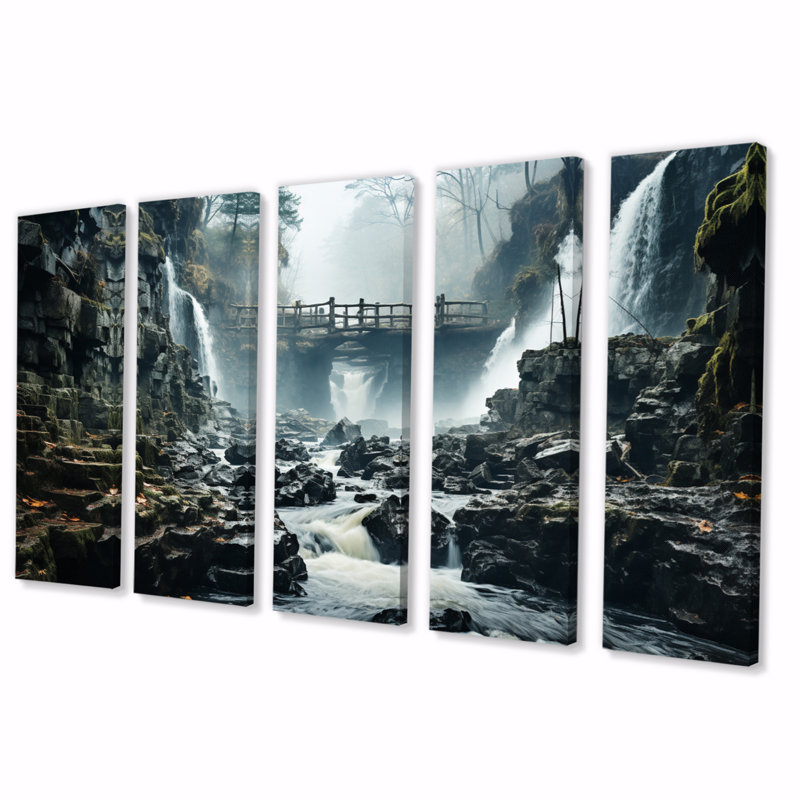 Waterfall Misty Delight - impression sur toile de paysages - 5 panneaux égaux