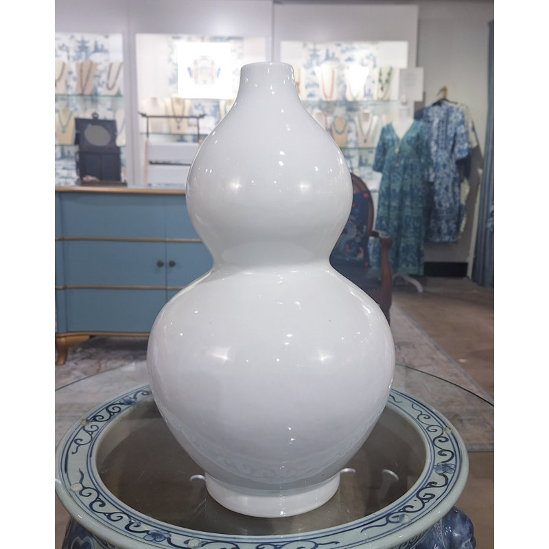 Vase en porcelaine blanc cassé