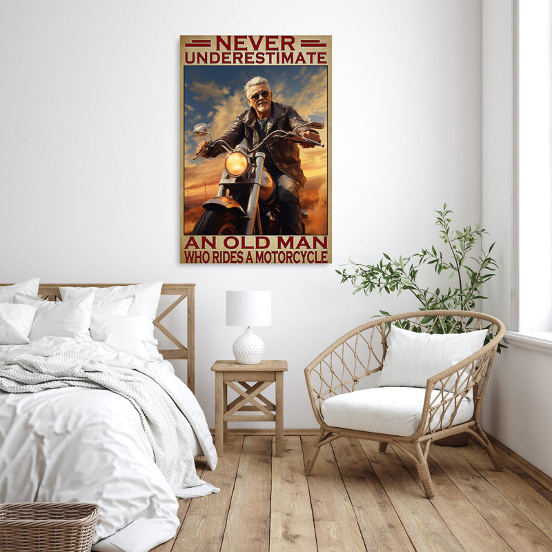 Vieil homme qui conduit une moto, H 36 po x l 24 po x P 1,25 po