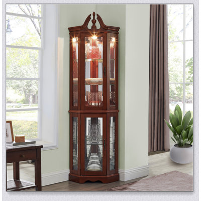 Vitrine de coin en noyer avec éclairage DEL et étagères en verre trempé réglables pour un rangement élégant.