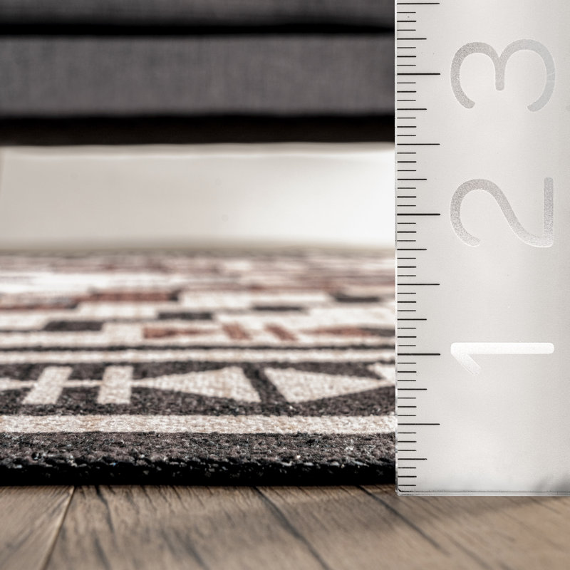 Leighton SpinClean Machine Washable Southwestern Medallion Area Rug, Round 6'