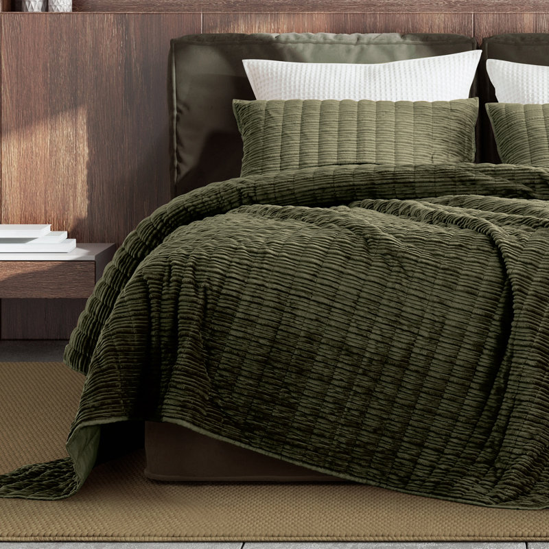 Wonderful Velvet 3-piece reversible quilt set, King Quilt + 2 King Shams, Dark Green
