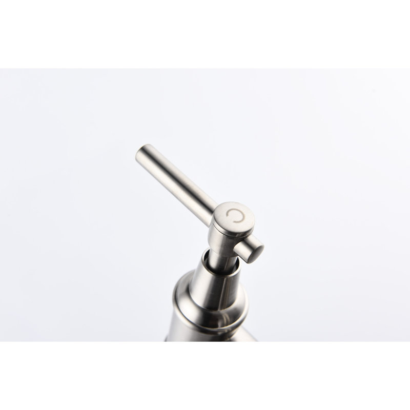 Robinet de cuisine pont avec aspect nickel brossé. Poignée rétractable et double pour une utilisation pratique. Buse rotative à 360 degrés pour plus d'espace dans l'évier. Fabriqué en laiton. Silent Splash - améliorateur de débit d'eau. Trois