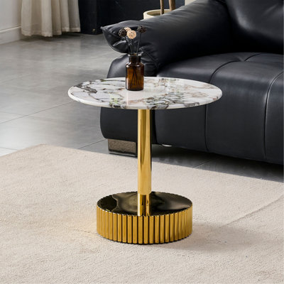 Table de bout moderne de 21,65 pouces, table de chevet, en verre à motif de marbre avec une structure en acier inoxydable, idéale pour les salons et les chambres à coucher, facile à assembler.
