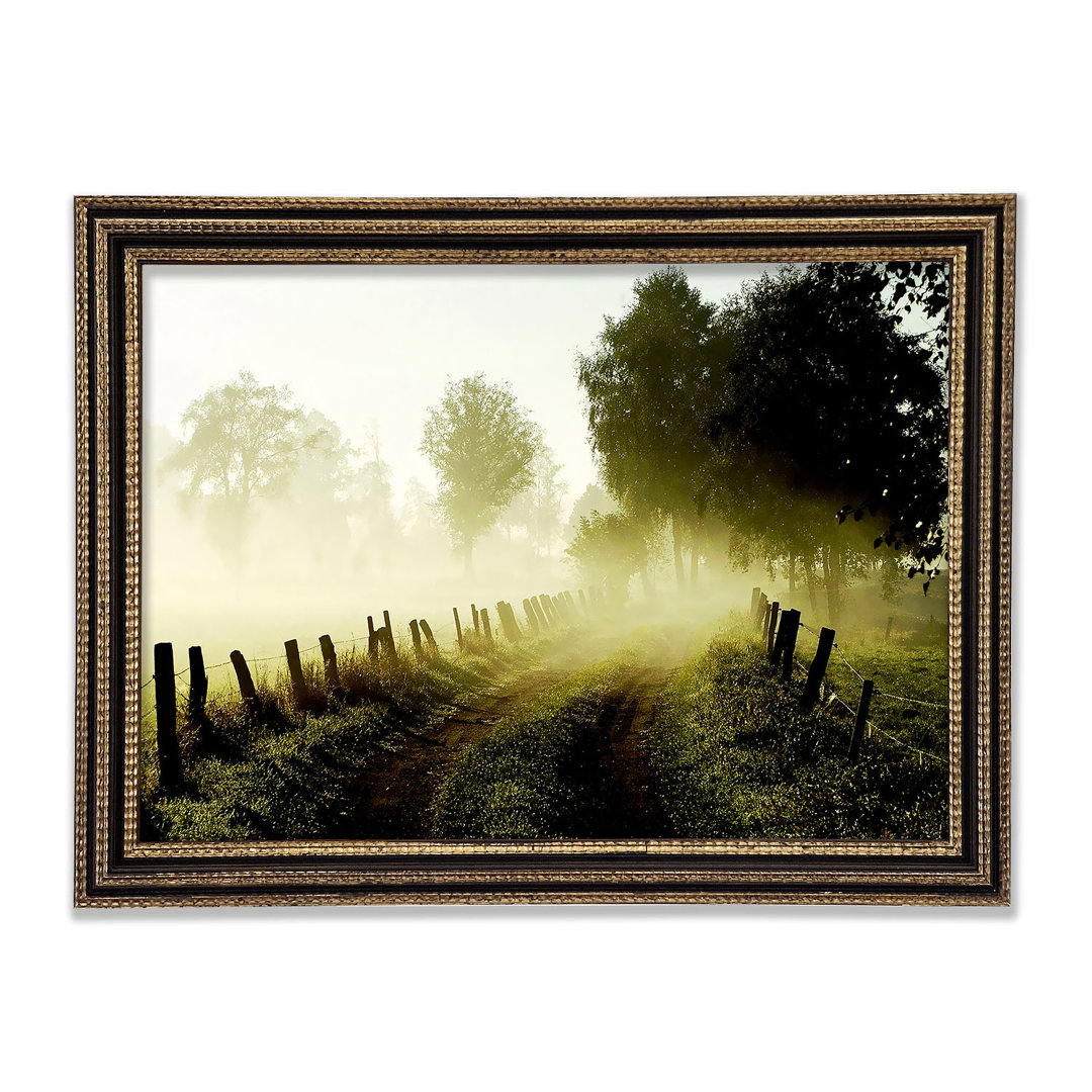 Country Lane Mist Gerahmter Druck