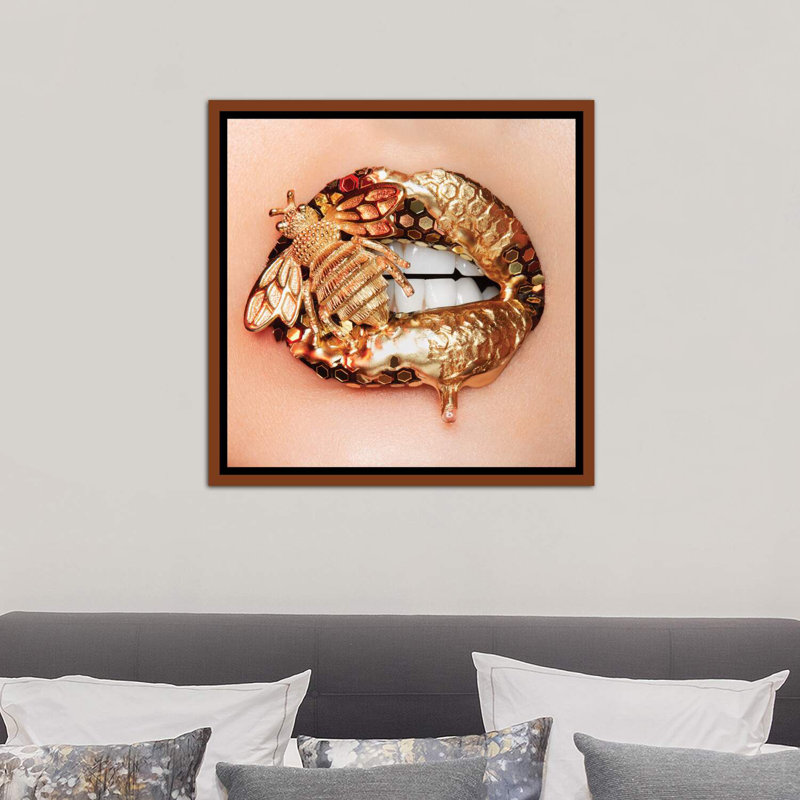 Golden Bee par Vlada Haggerty - impression d'art graphique, Cadre flottant brun, H 18 po x l 18 po x 1,5 po