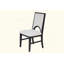Chaise à découpes arquée en tissu blanc
