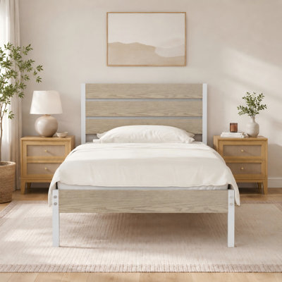 Ensemble de mobilier de chambre à coucher 3 pièces - Structure de lit plateforme en métal avec tête et pied de lit, ensemble de 2 tables de chevet en rotin avec 2 tiroirs, ensemble de lit de ferme moderne avec tables de bout