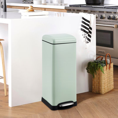 Fingerprint Resistant Step Trash Can – 30L/8 Gallon Green Stainless Steel Kitchen Garbage Bin – Soft-Close Lid, Removable Inner Bucket, Hands-Free Pedal – For Home, Office, Green